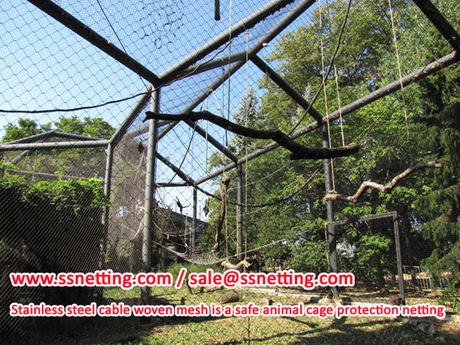 Stainless steel cable woven mesh is a safe animal cage protection netting.jpg